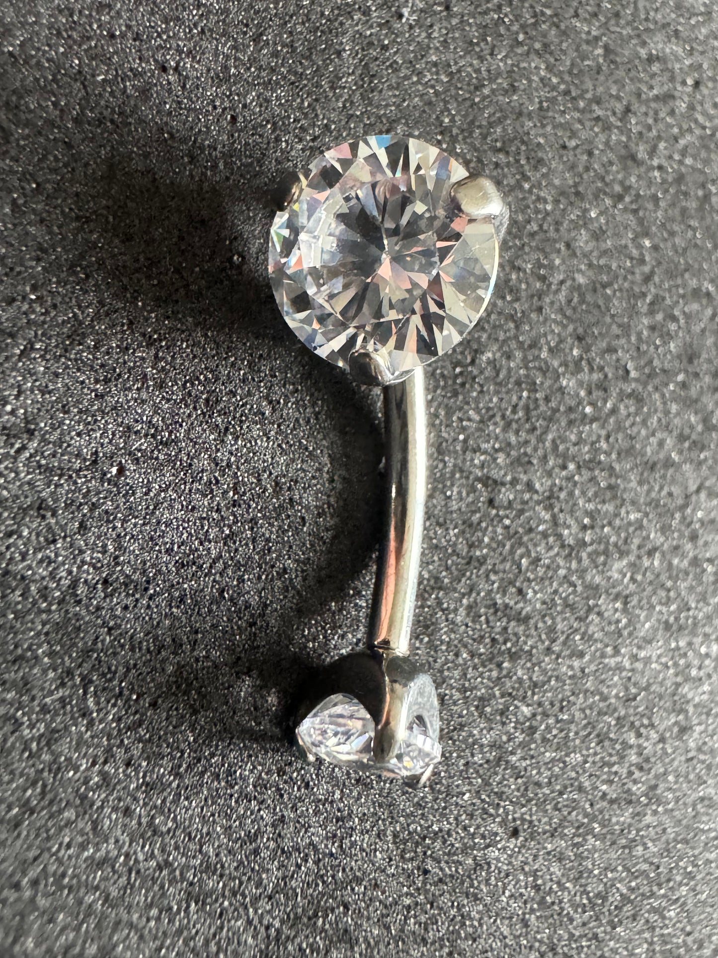 Bauchnabelpiercing mit Krallenfassung ✨
